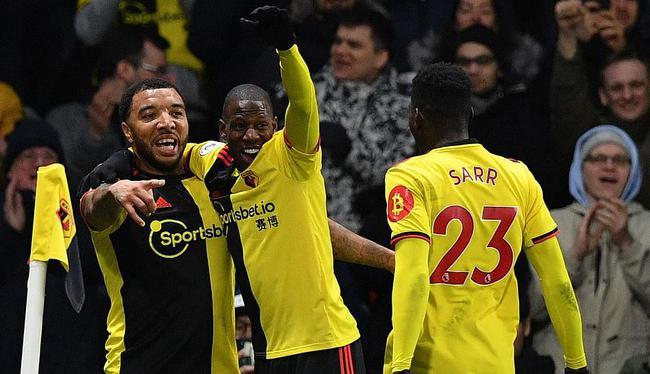  利物浦旧将传射建功，莱斯特城爆冷终结红军不败  