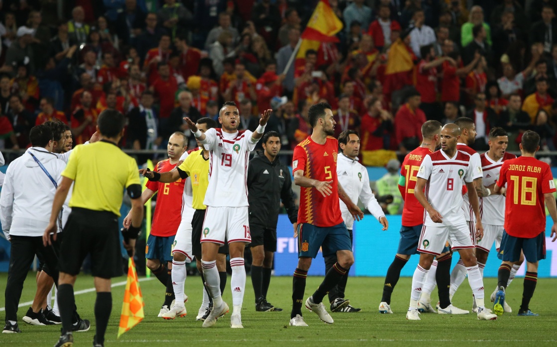  马赛德比战平局，双方球迷不满结果  