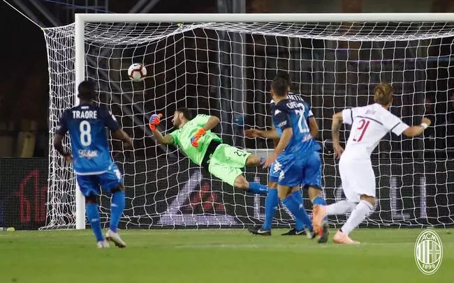  莱切主场气势如虹，意甲升班马首胜振奋人心